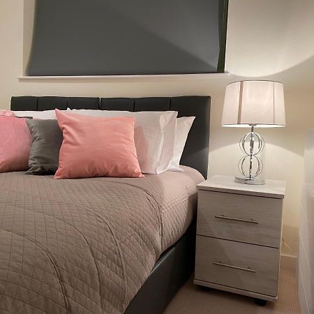 Amazing 2 Bed 2 Bath Private Apartment 왓퍼드 외부 사진