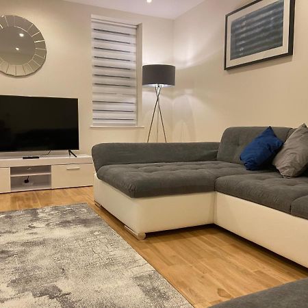 Amazing 2 Bed 2 Bath Private Apartment 왓퍼드 외부 사진