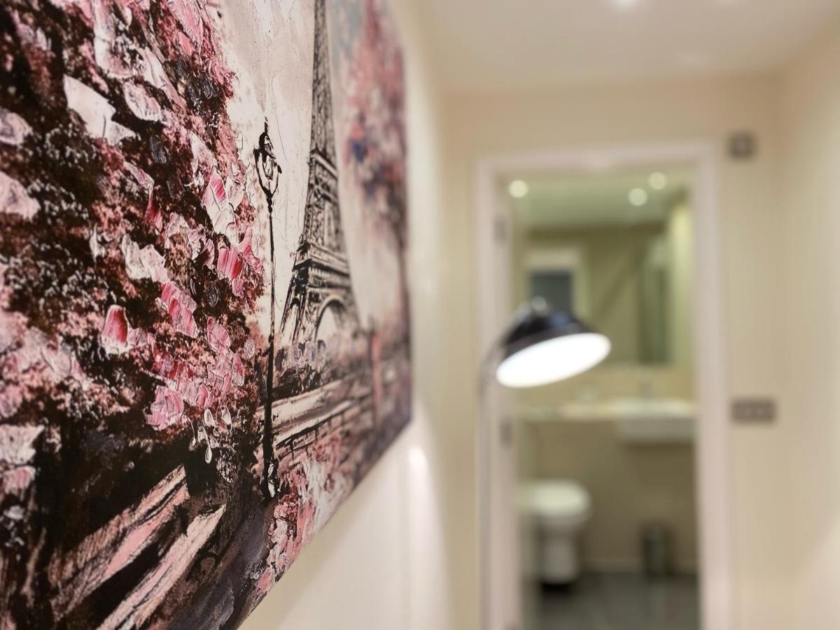 Amazing 2 Bed 2 Bath Private Apartment 왓퍼드 외부 사진