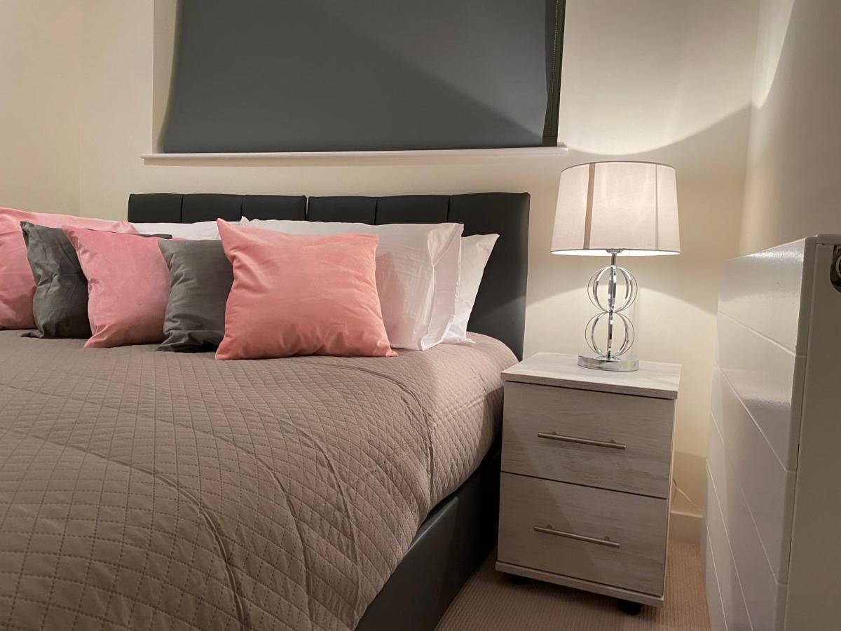 Amazing 2 Bed 2 Bath Private Apartment 왓퍼드 외부 사진