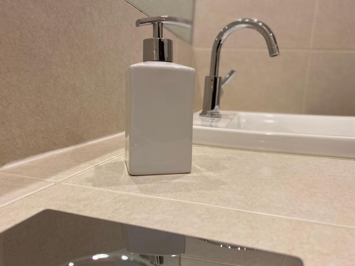 Amazing 2 Bed 2 Bath Private Apartment 왓퍼드 외부 사진