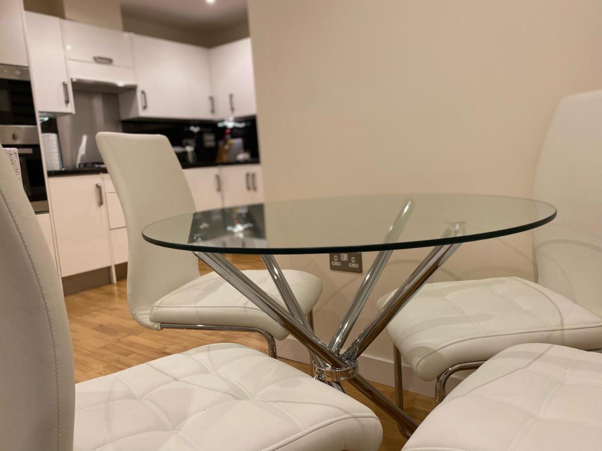 Amazing 2 Bed 2 Bath Private Apartment 왓퍼드 외부 사진